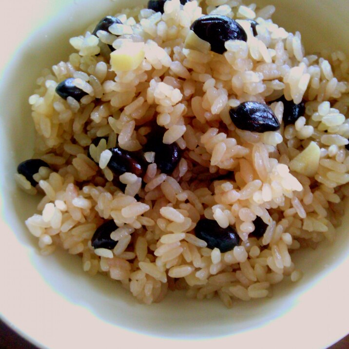 レンジで簡単　麦茶で炊く黒豆ご飯